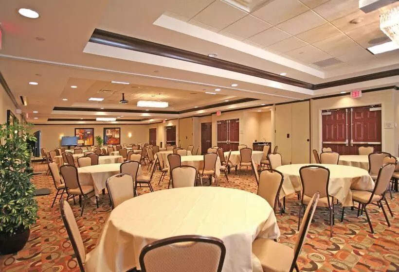 فندق Hilton Garden Inn Cincinnati Blue Ash