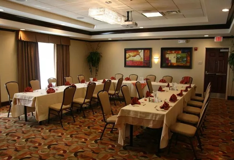 فندق Hilton Garden Inn Cincinnati Blue Ash