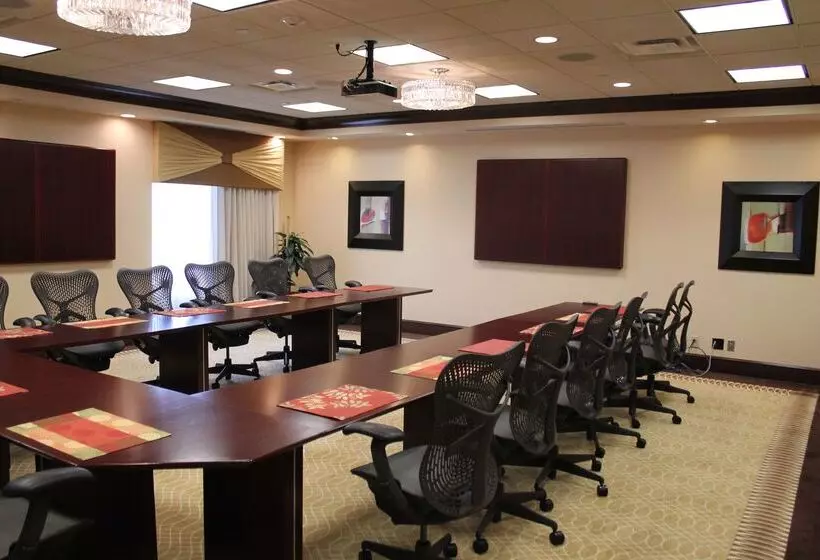 فندق Hilton Garden Inn Cincinnati Blue Ash