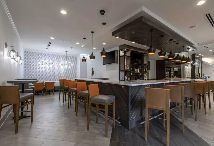 هتل Hilton Garden Inn Lynchburg