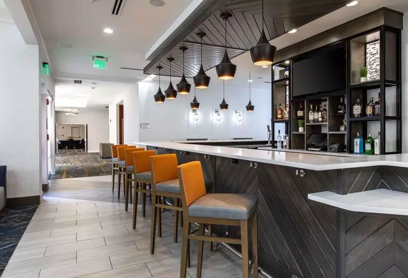 هتل Hilton Garden Inn Lynchburg