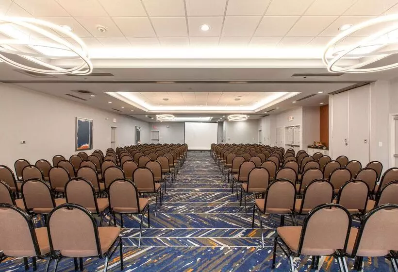 هتل Hilton Garden Inn Lynchburg