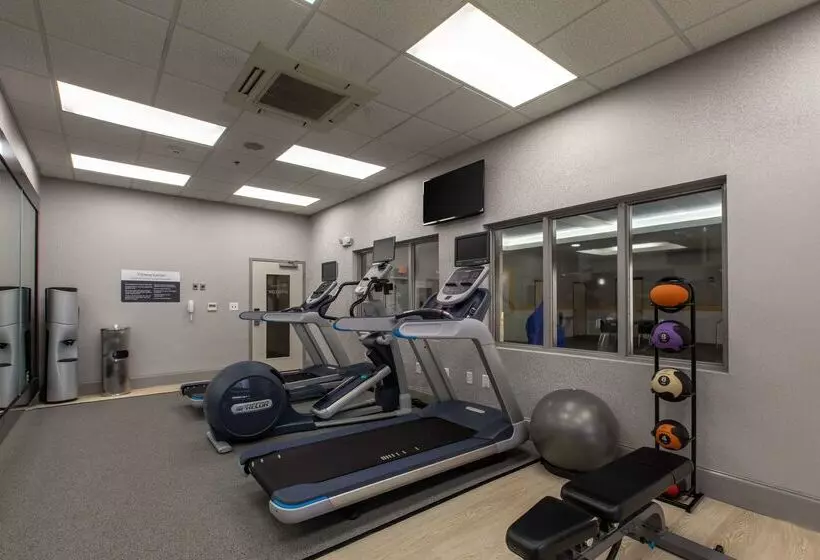 هتل Hilton Garden Inn Lynchburg