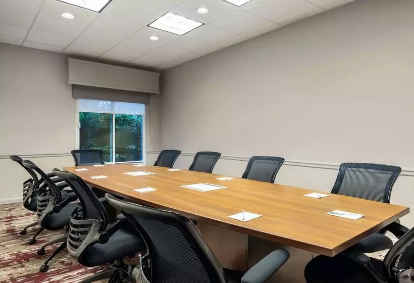 בית מלון כפרי Hilton Garden Inn Montgomery East