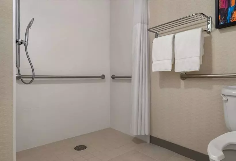 בית מלון כפרי Hilton Garden Inn Montgomery East