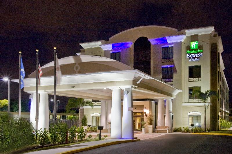 Holiday Inn Express Hotel & Suites Tampa Usf Busch Gardens, An Ihg