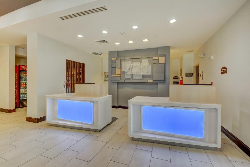 Holiday Inn Express Hotel & Suites Tampa Usf Busch Gardens, An Ihg