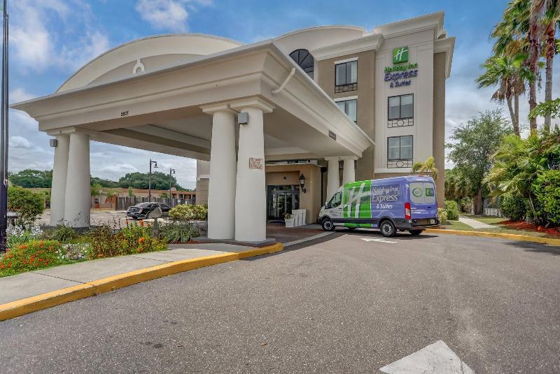 Holiday Inn Express Hotel & Suites Tampa Usf Busch Gardens, An Ihg