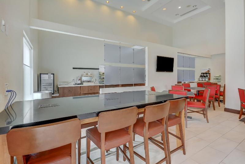 Holiday Inn Express Hotel & Suites Tampa Usf Busch Gardens, An Ihg