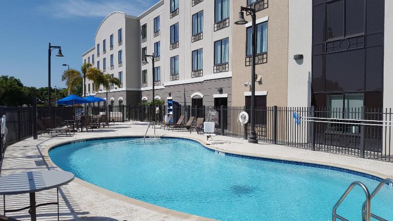 Holiday Inn Express Hotel & Suites Tampa Usf Busch Gardens, An Ihg