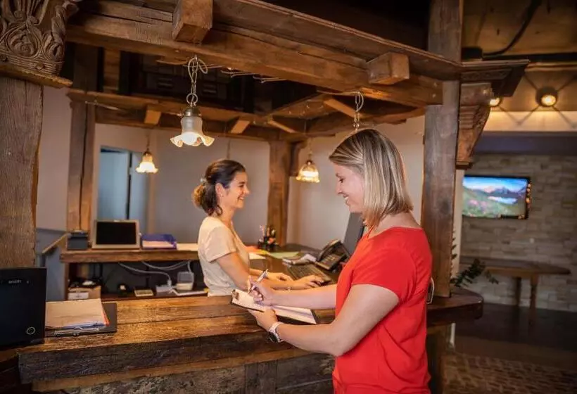 בית מלון כפרי Marina Walensee