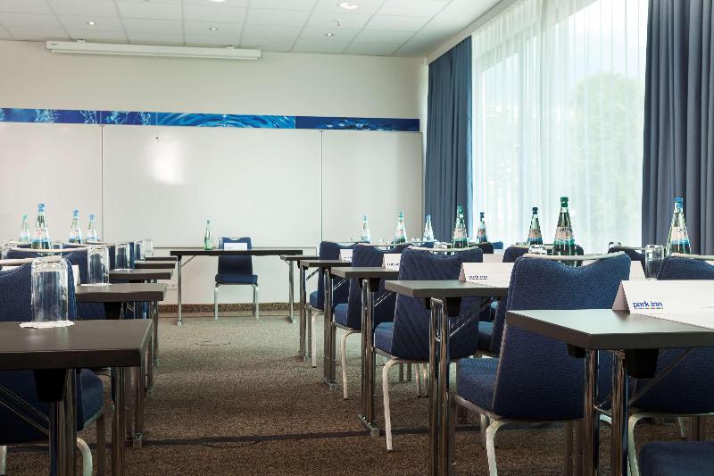 فندق Park Inn By Radisson Frankfurt Airport