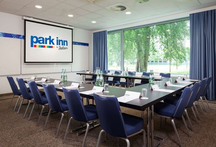 فندق Park Inn By Radisson Frankfurt Airport