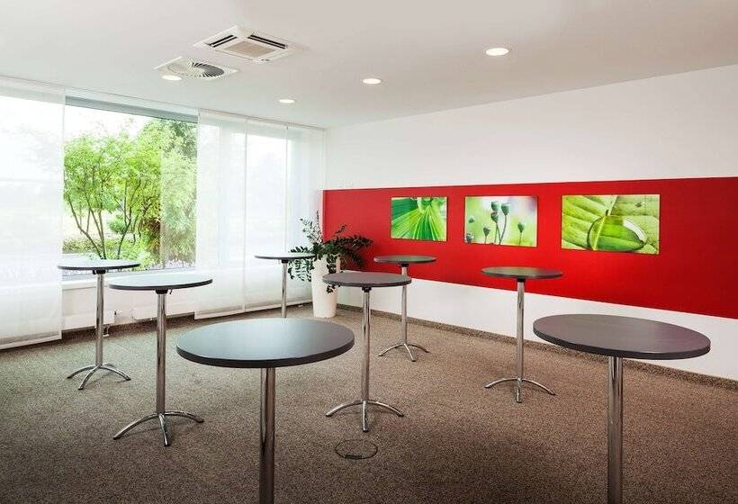 فندق Park Inn By Radisson Frankfurt Airport