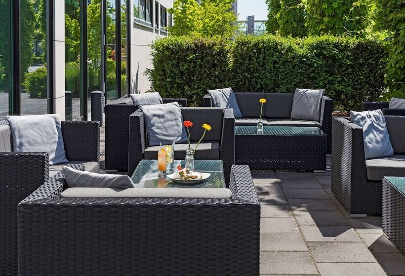 فندق Park Inn By Radisson Frankfurt Airport