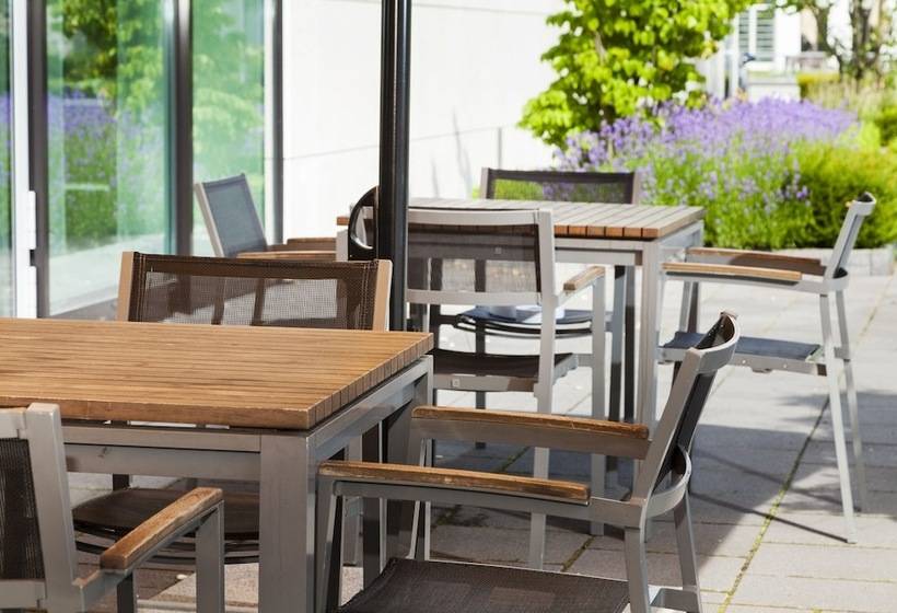 فندق Park Inn By Radisson Frankfurt Airport