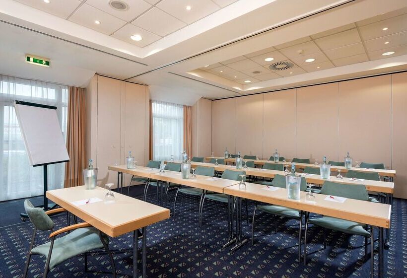 בית מלון כפרי Ramada By Wyndham Hannover Messe