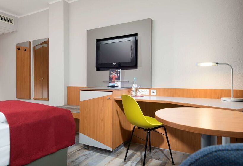 בית מלון כפרי Ramada By Wyndham Hannover Messe