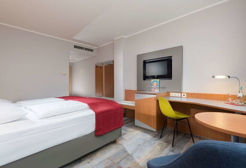 בית מלון כפרי Ramada By Wyndham Hannover Messe