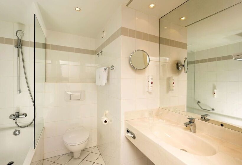 בית מלון כפרי Ramada By Wyndham Hannover Messe