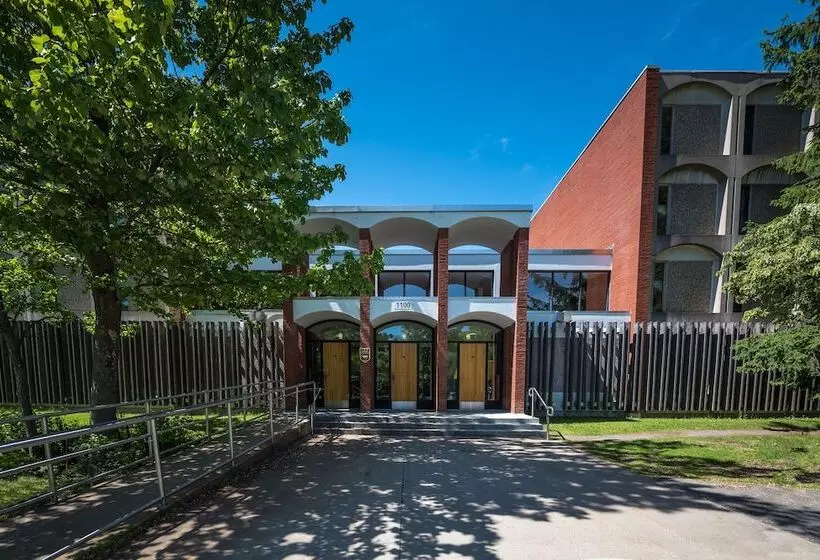 هتل Residences Universite Laval