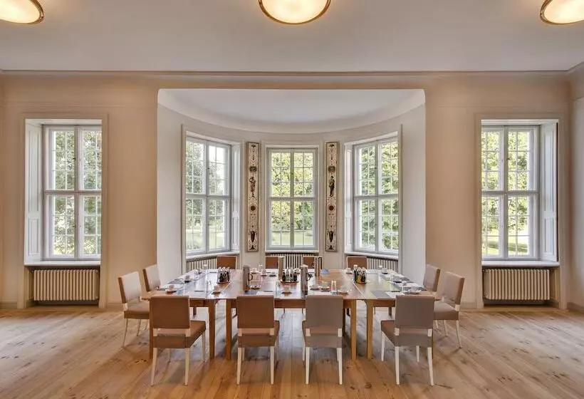 ホテル Schloss Neuhardenberg