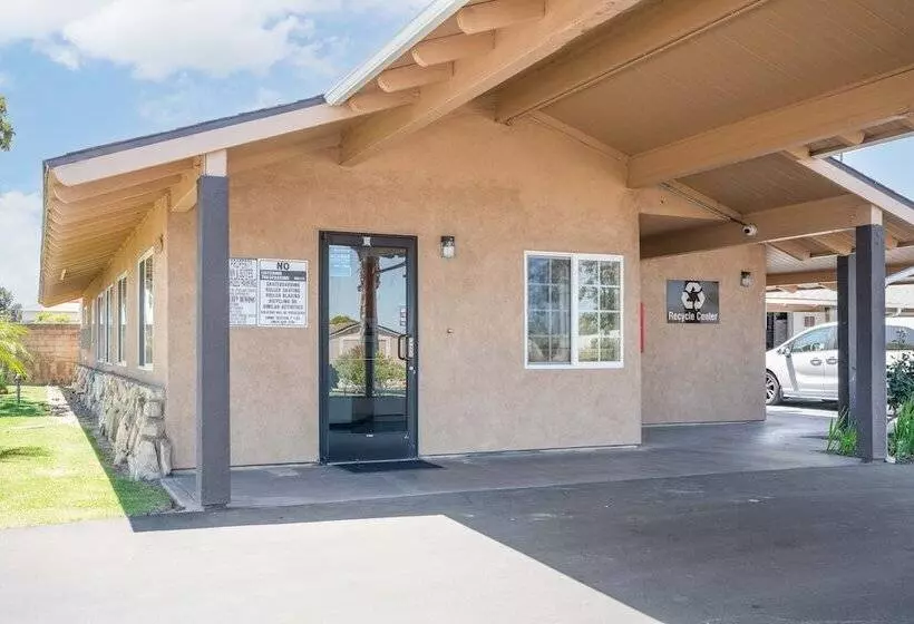 호텔 Solaire Inn & Suites