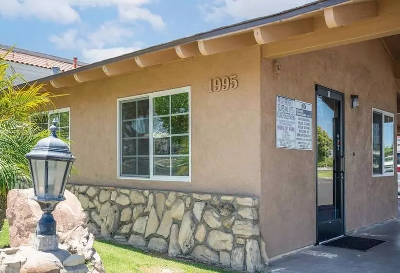 호텔 Solaire Inn & Suites