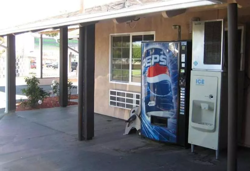 호텔 Solaire Inn & Suites