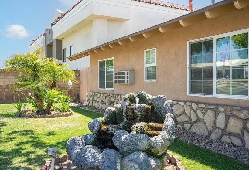 호텔 Solaire Inn & Suites