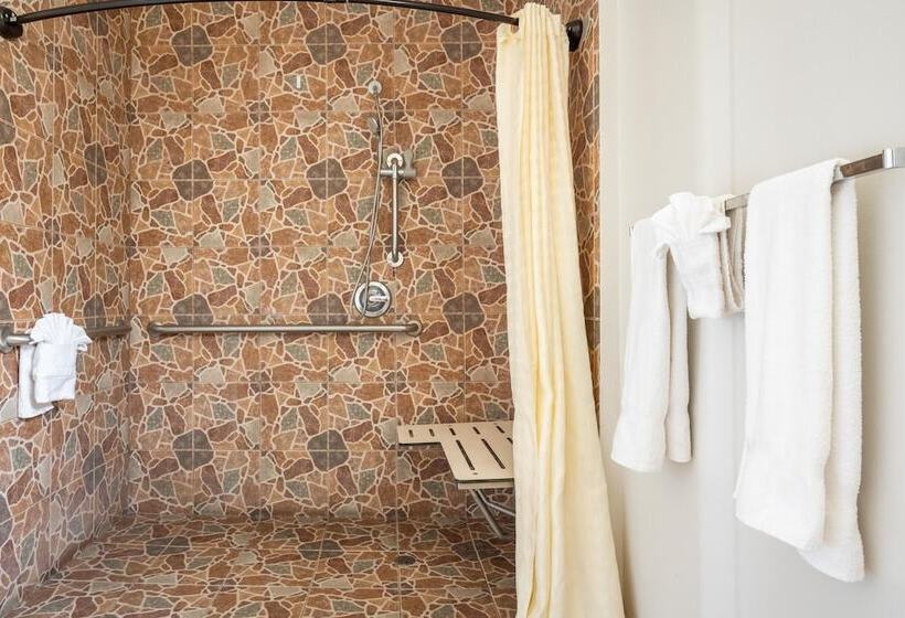 هتل Solaire Inn & Suites