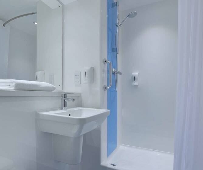 فندق Travelodge Limerick Castletroy