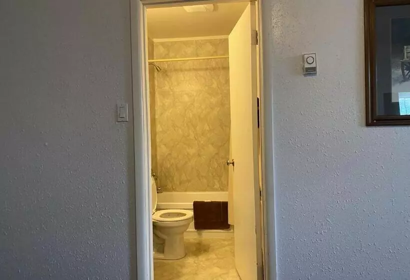 Hitching Post Motel