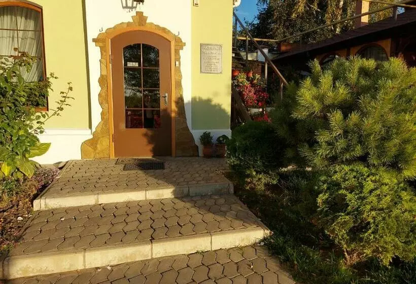 Hotelli готель монастирський