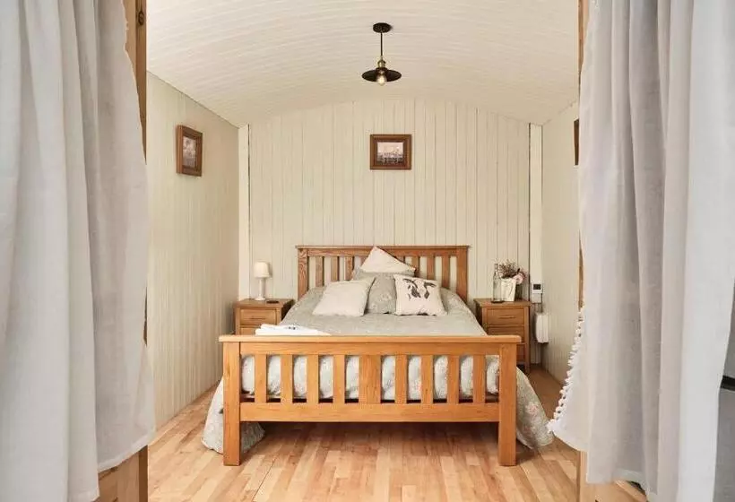 Hotelli Bridge House Barn