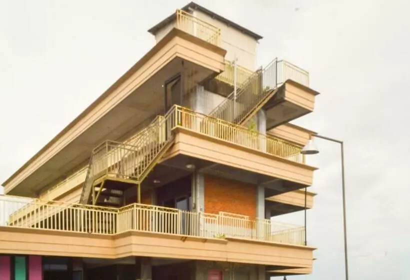 Hotelli Oyo 90378 Rigari Guest House