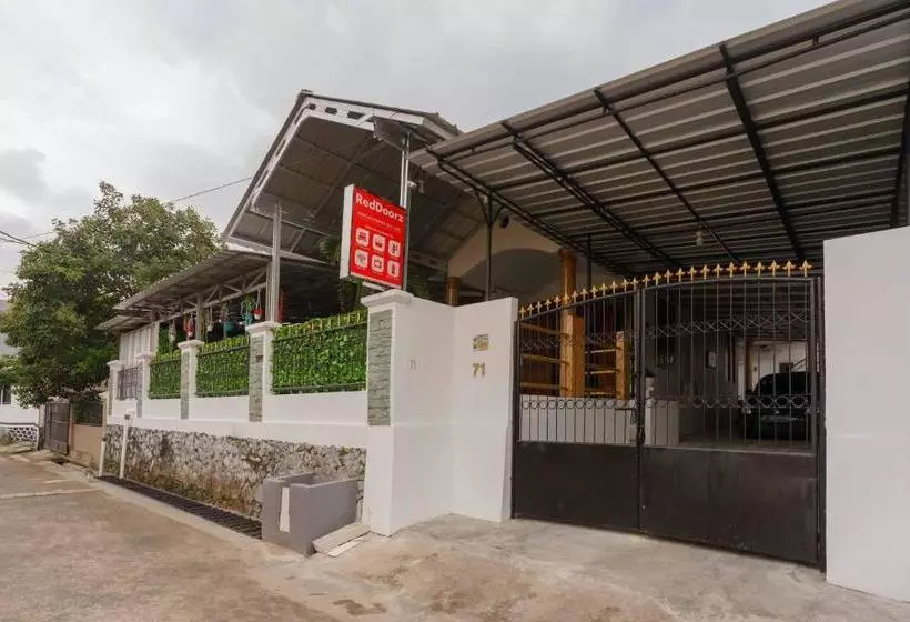 ホテル Reddoorz Syariah Near Exit Toll Jatiwarna 2