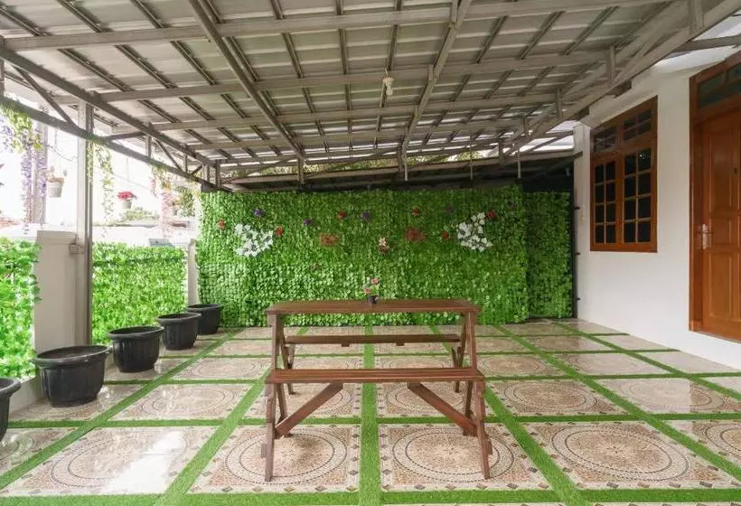 ホテル Reddoorz Syariah Near Exit Toll Jatiwarna 2