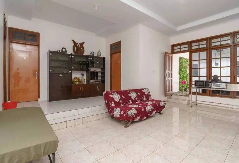 ホテル Reddoorz Syariah Near Exit Toll Jatiwarna 2