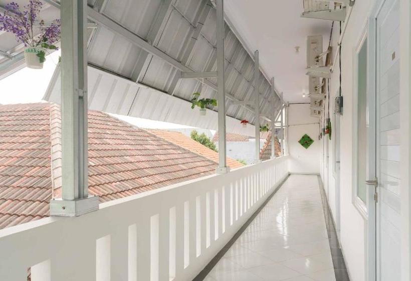 فندق Reddoorz Syariah Near Exit Toll Jatiwarna 2