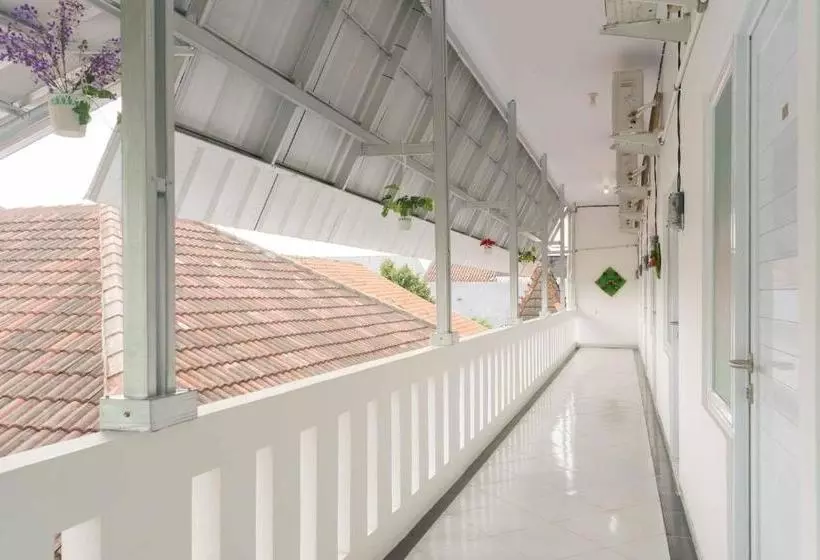 ホテル Reddoorz Syariah Near Exit Toll Jatiwarna 2