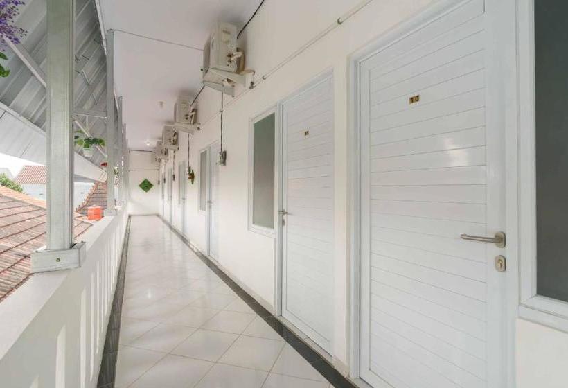 فندق Reddoorz Syariah Near Exit Toll Jatiwarna 2