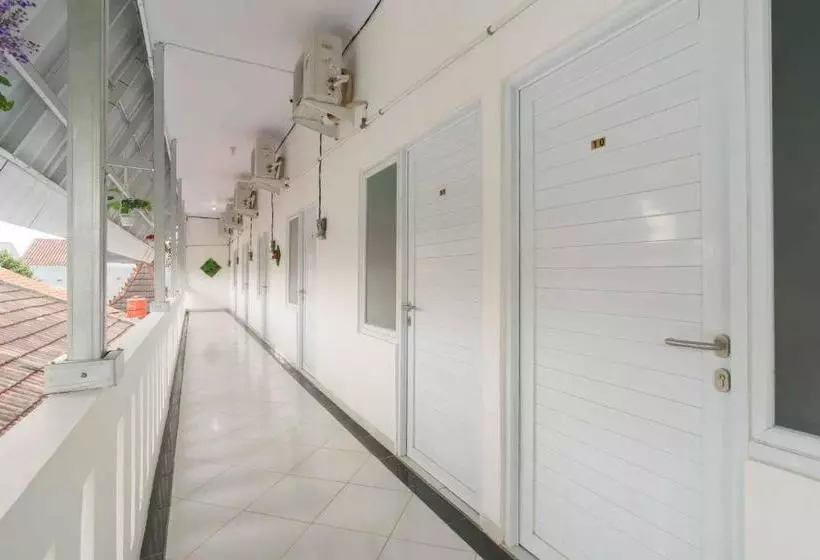 ホテル Reddoorz Syariah Near Exit Toll Jatiwarna 2