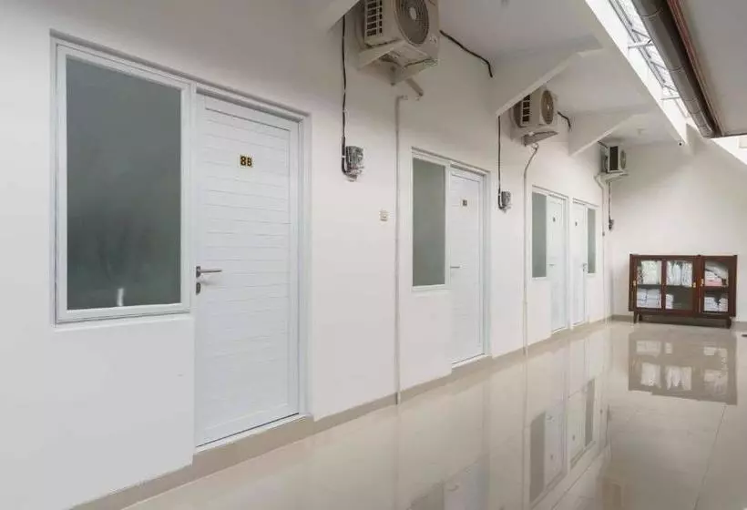 ホテル Reddoorz Syariah Near Exit Toll Jatiwarna 2