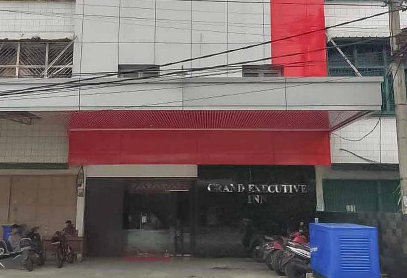 Hotel Reddoorz Plus @ Jalan Letda Sujono Medan 2