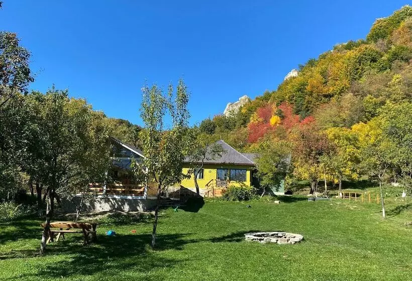 Majatalo Alunis Retreat