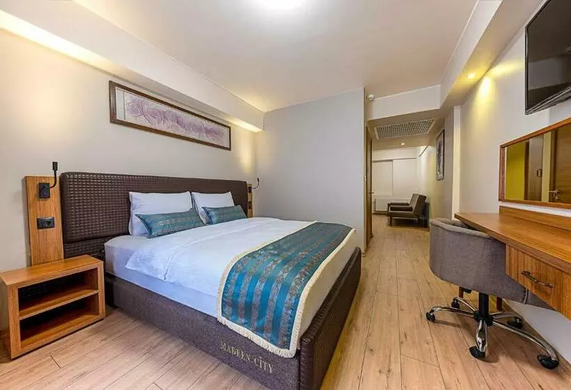 Hotelli Madeen City