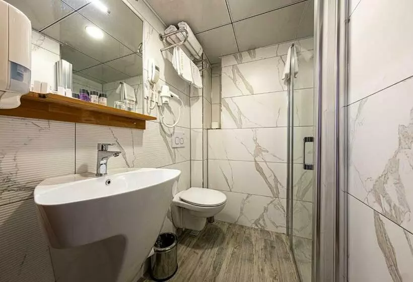 Hotelli Madeen City