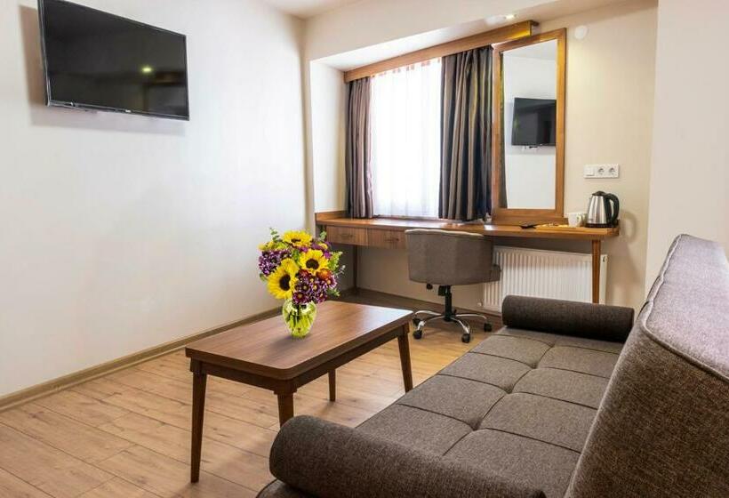 Отель Madeen City