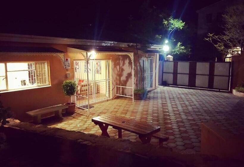 פנסיון Halfmens Cc Elkoweru & Kliprand Guest House